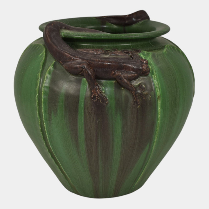 Ephraim Faience 2001 Hand Made Pottery Green Curious Geckos Ceramic Vase 110