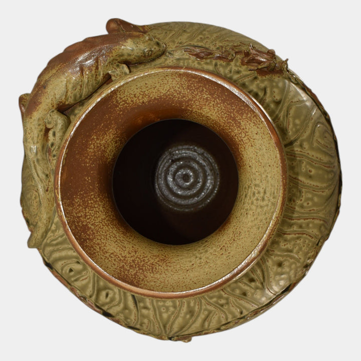 Door Studio Art Pottery 2007 Hand Thrown Brown Lizard And Cricket Floor Vase