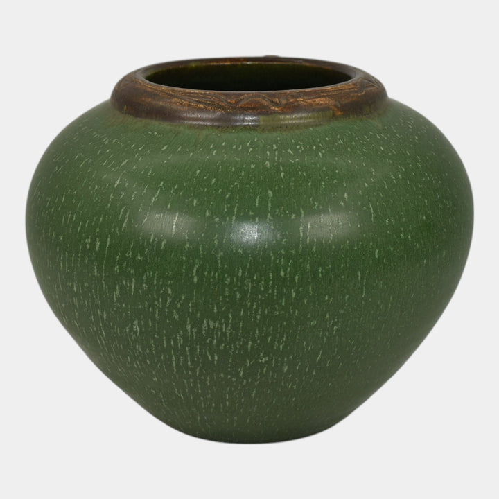Ephraim Faience 2004 Hand Made Pottery Matte Green Valley Oak Ceramic Vase 027