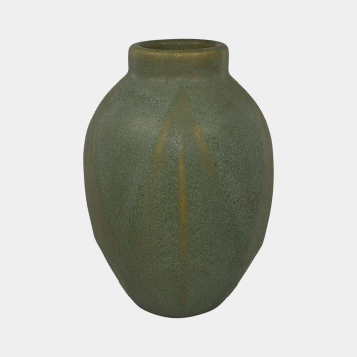Van Briggle c1906 Arts And Crafts Pottery Matte Green Spade Leaf Vase