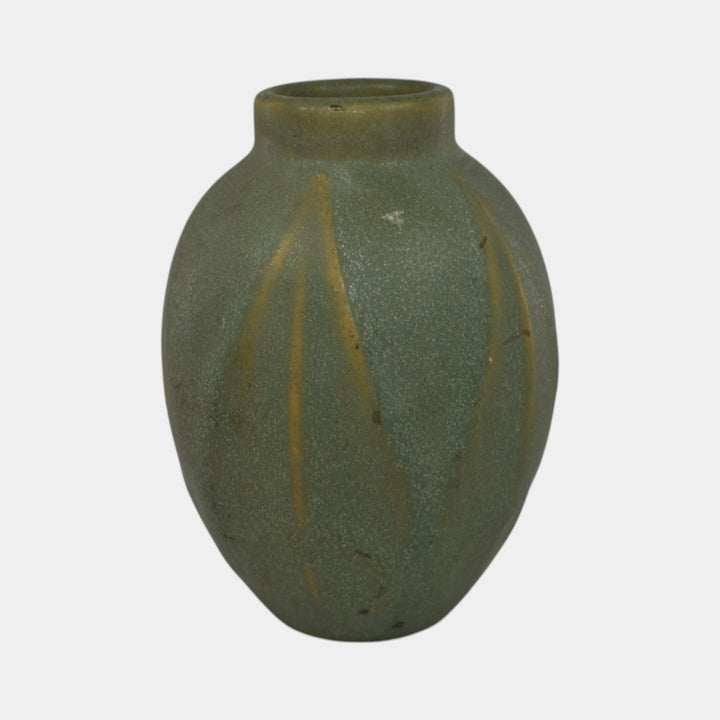 Van Briggle c1906 Arts And Crafts Pottery Matte Green Spade Leaf Vase