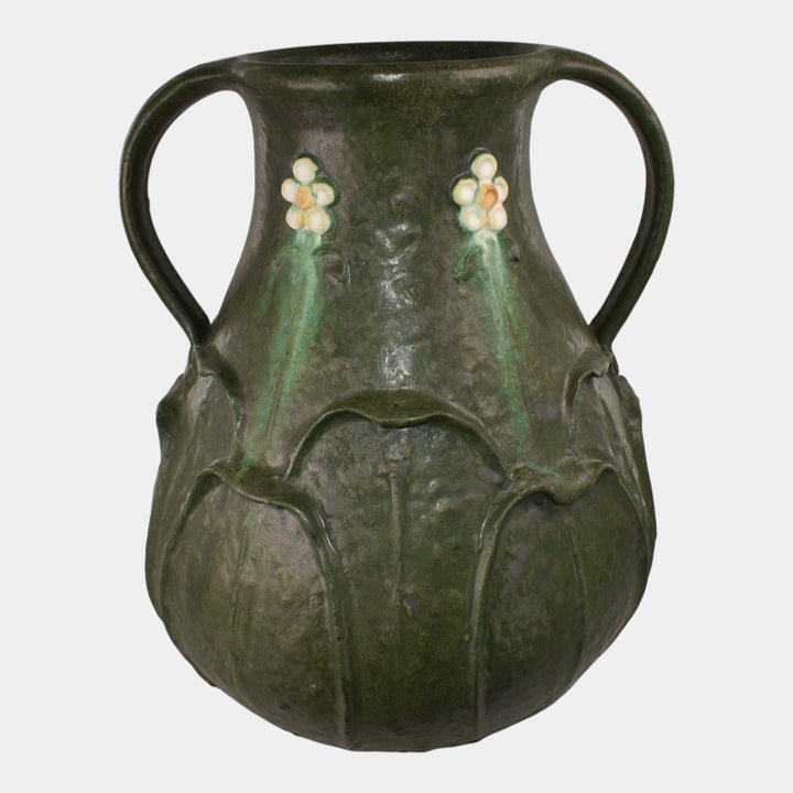 Door Studio Art Pottery Hand Thrown Green Broad Leaf Double Handled Vase