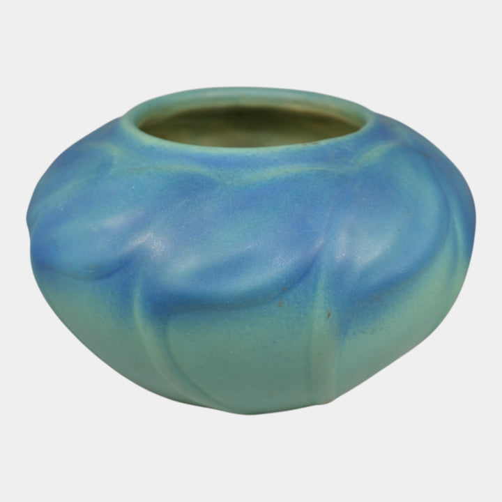Van Briggle 1920s Vintage Arts And Crafts Pottery Blue Ceramic Leaves Vase 510