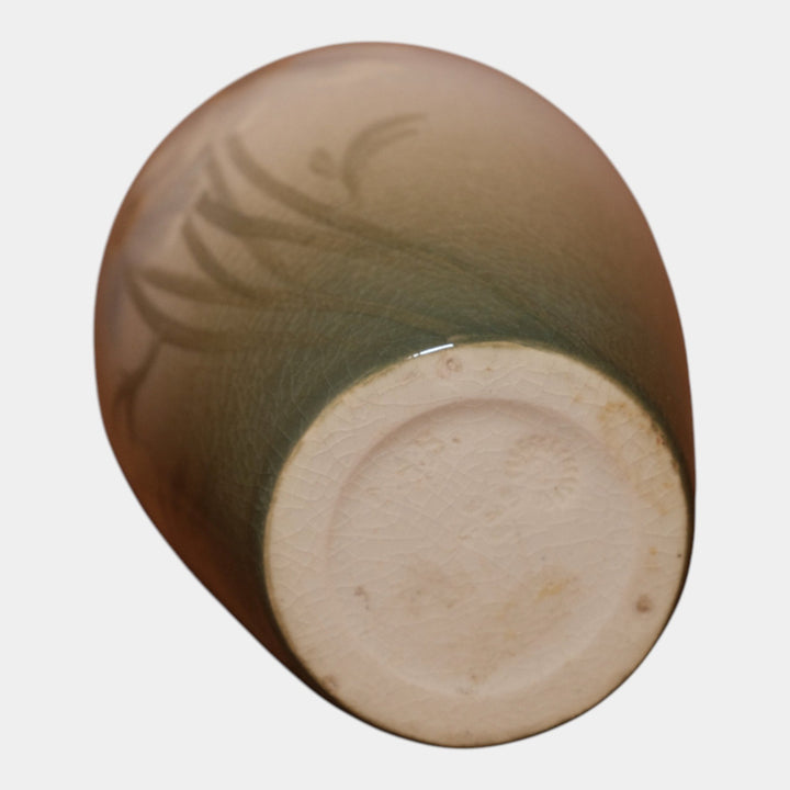 Rookwood Pottery 1903 Iris Glaze Ceramic Daisies In Bloom Flower Vase 926C Baker