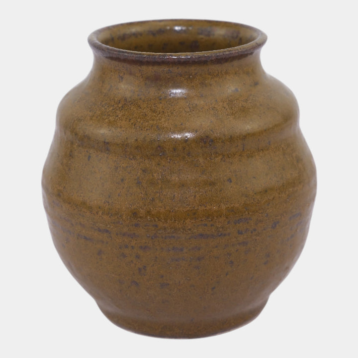 Pigeon Forge Tennessee Art Pottery Brown Ribbed Ceramic Vase Utterback