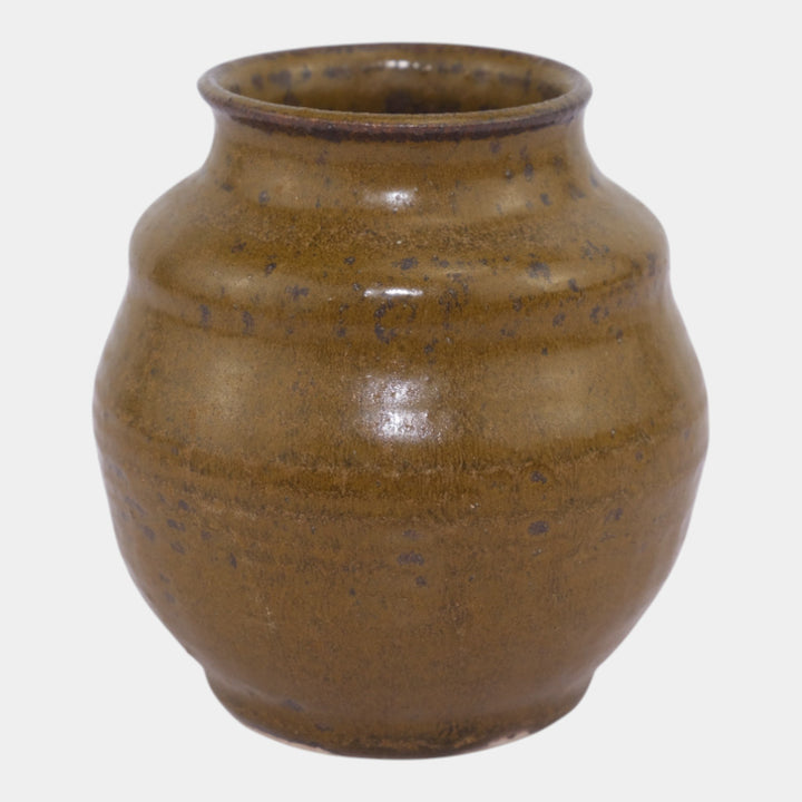 Pigeon Forge Tennessee Art Pottery Brown Ribbed Ceramic Vase Utterback