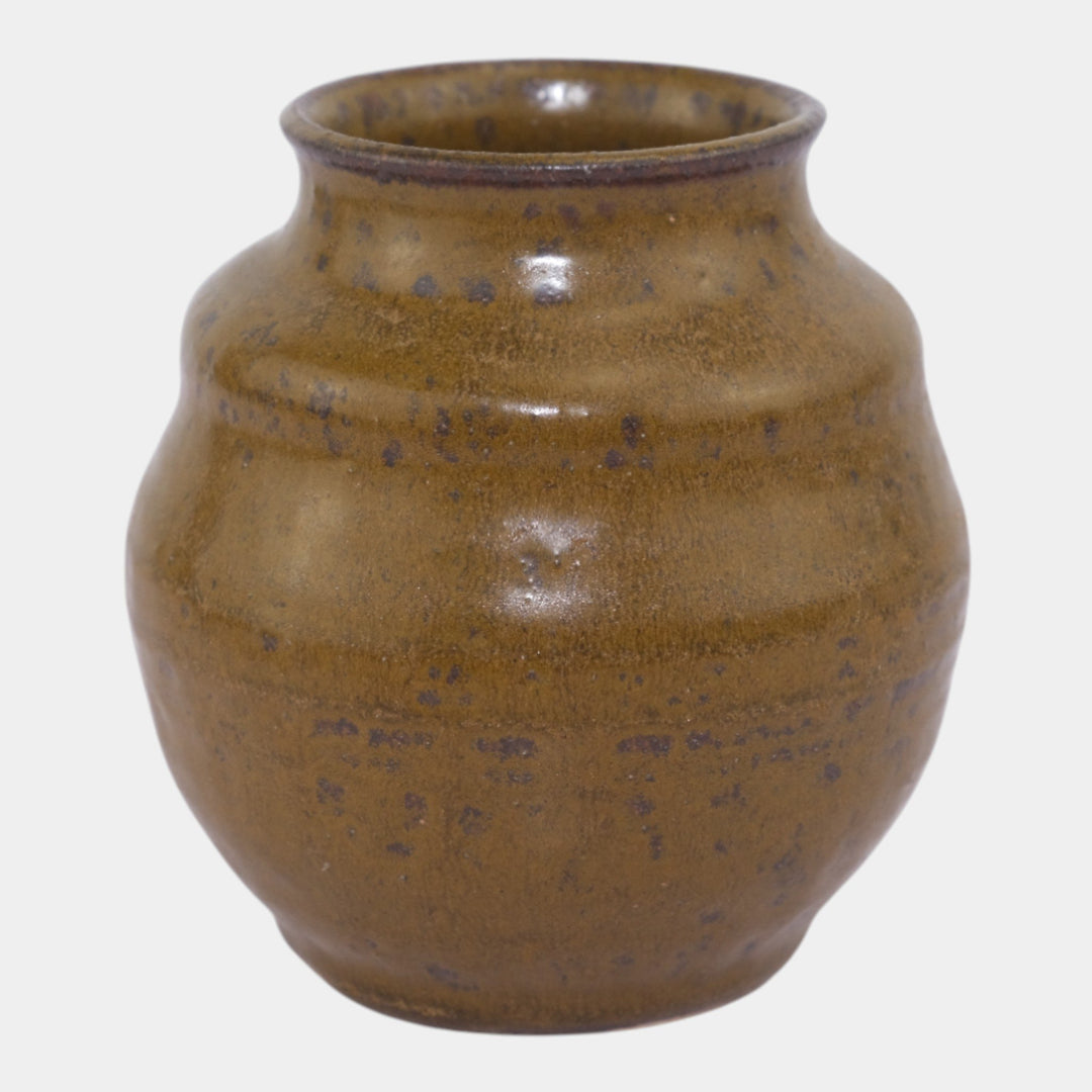 Pigeon Forge Tennessee Art Pottery Brown Ribbed Ceramic Vase Utterback