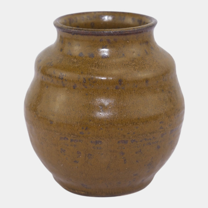 Pigeon Forge Tennessee Art Pottery Brown Ribbed Ceramic Vase Utterback