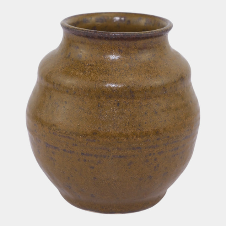 Pigeon Forge Tennessee Art Pottery Brown Ribbed Ceramic Vase Utterback