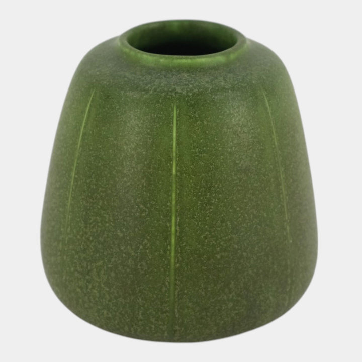 Grueby 1900s Vintage Arts and Crafts Pottery Organic Matte Green Ribbed Vase