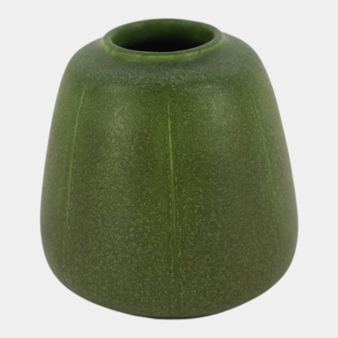 Grueby 1900s Vintage Arts and Crafts Pottery Organic Matte Green Ribbed Vase