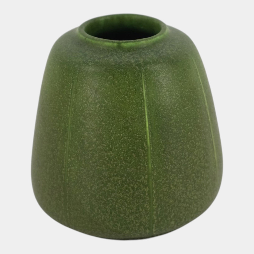 Grueby 1900s Vintage Arts and Crafts Pottery Organic Matte Green Ribbed Vase