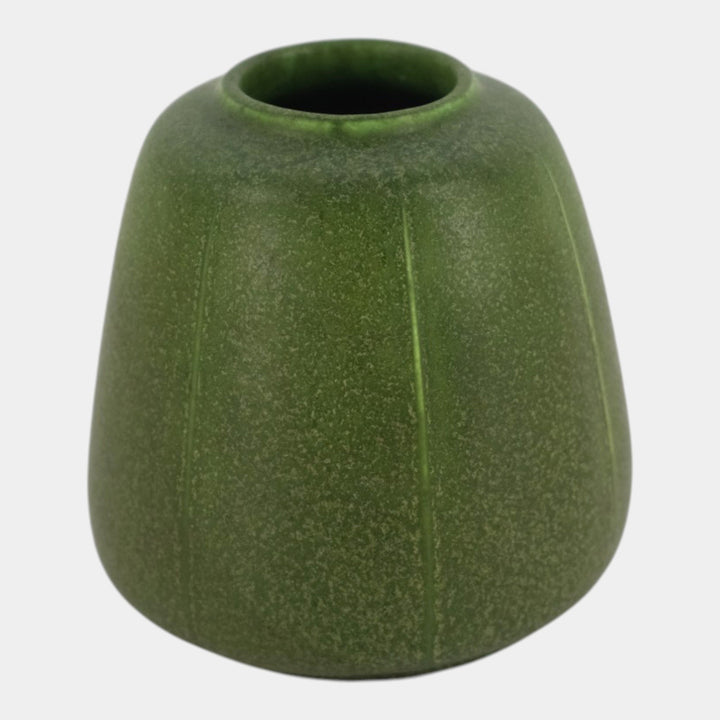 Grueby 1900s Vintage Arts and Crafts Pottery Organic Matte Green Ribbed Vase