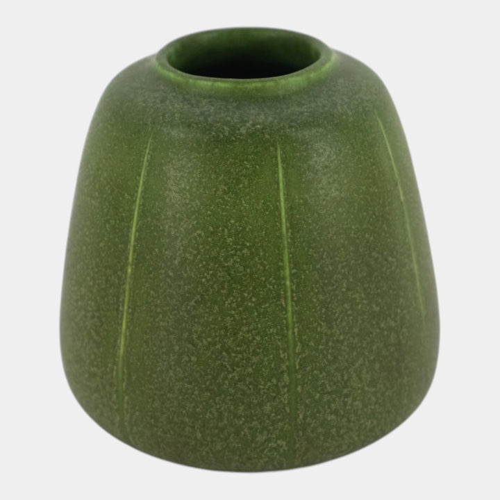 Grueby 1900s Vintage Arts and Crafts Pottery Organic Matte Green Ribbed Vase