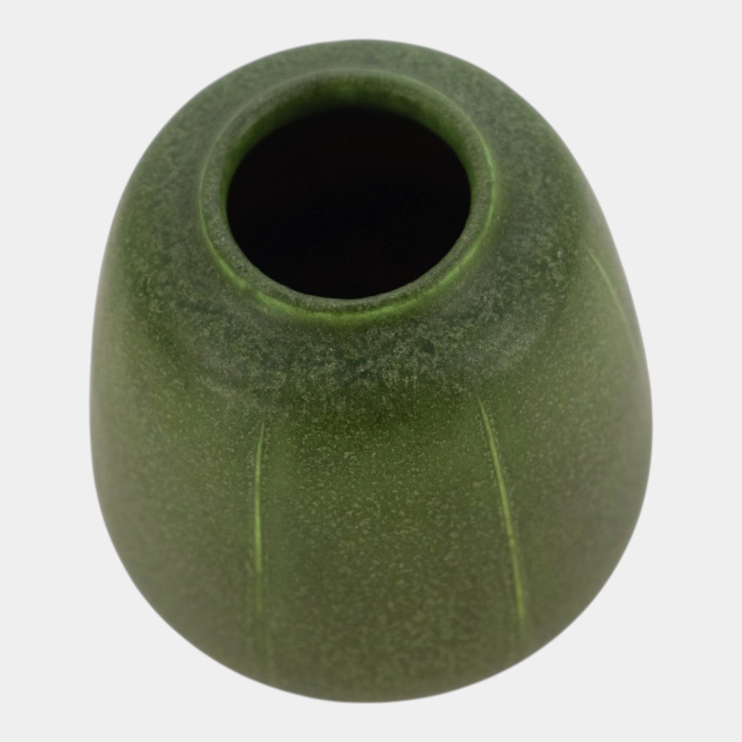 Grueby 1900s Vintage Arts and Crafts Pottery Organic Matte Green Ribbed Vase