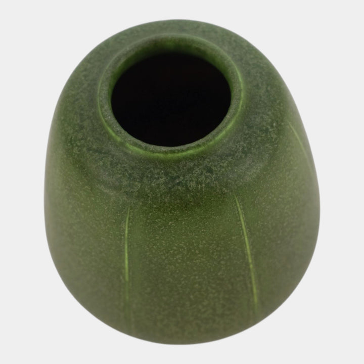 Grueby 1900s Vintage Arts and Crafts Pottery Organic Matte Green Ribbed Vase