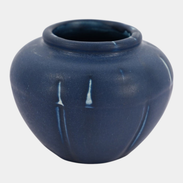 Hampshire Early 1900s Vintage Arts And Crafts Pottery Matte Blue Vase 146