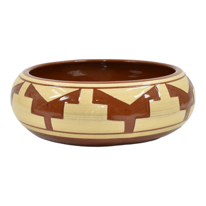 Pine Ridge Sioux Dakota Art Pottery Hand Made Brown Geometric Low Bowl Cottier