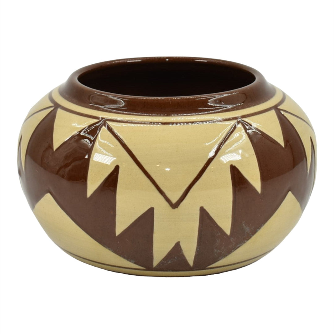 Pine Ridge Sioux Dakota Art Pottery Hand Made Native American Bowl Cottier