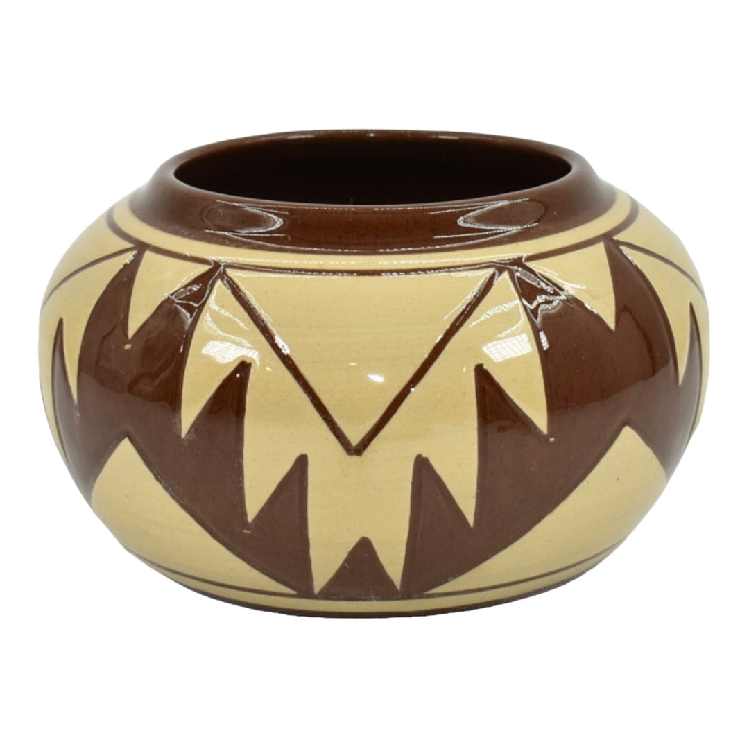 Pine Ridge Sioux Dakota Art Pottery Hand Made Native American Bowl Cottier