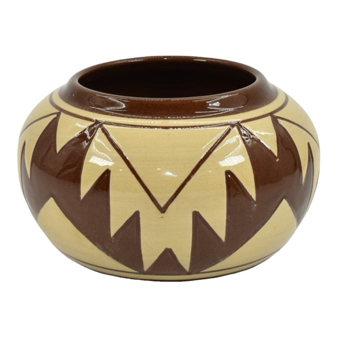 Pine Ridge Sioux Dakota Art Pottery Hand Made Native American Bowl Cottier