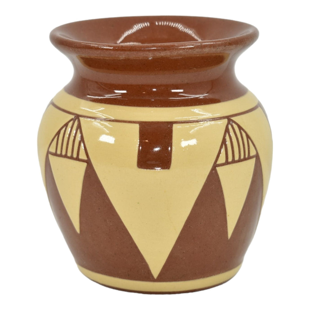 Pine Ridge Sioux Dakota Art Pottery Hand Made Brown Geometric Design Vase Talbot