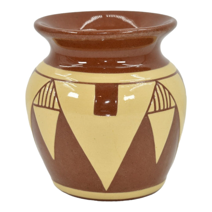 Pine Ridge Sioux Dakota Art Pottery Hand Made Brown Geometric Design Vase Talbot