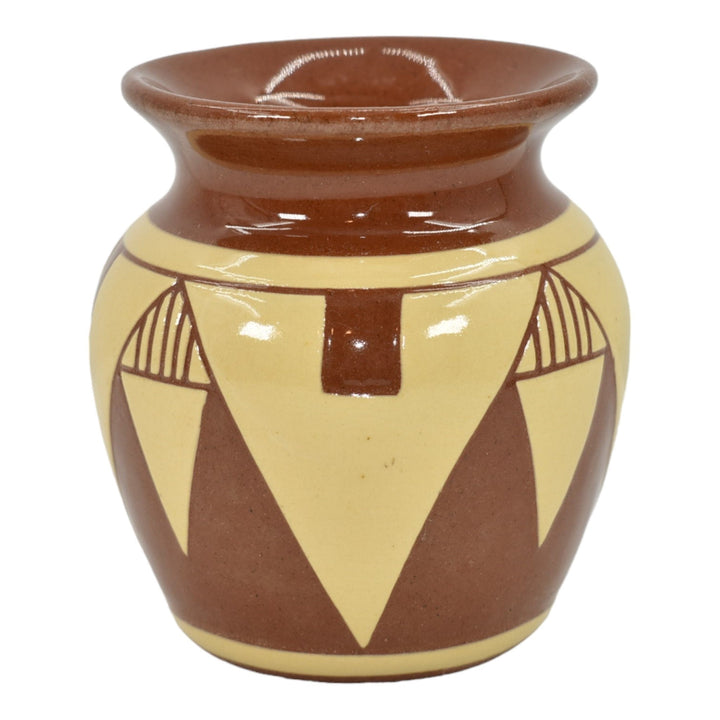 Pine Ridge Sioux Dakota Art Pottery Hand Made Brown Geometric Design Vase Talbot