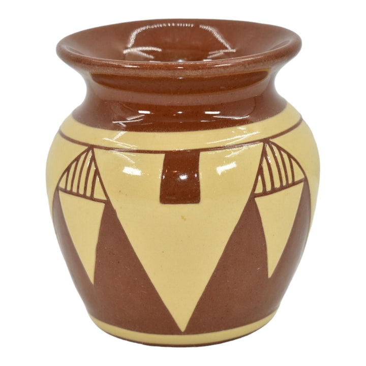 Pine Ridge Sioux Dakota Art Pottery Hand Made Brown Geometric Design Vase Talbot