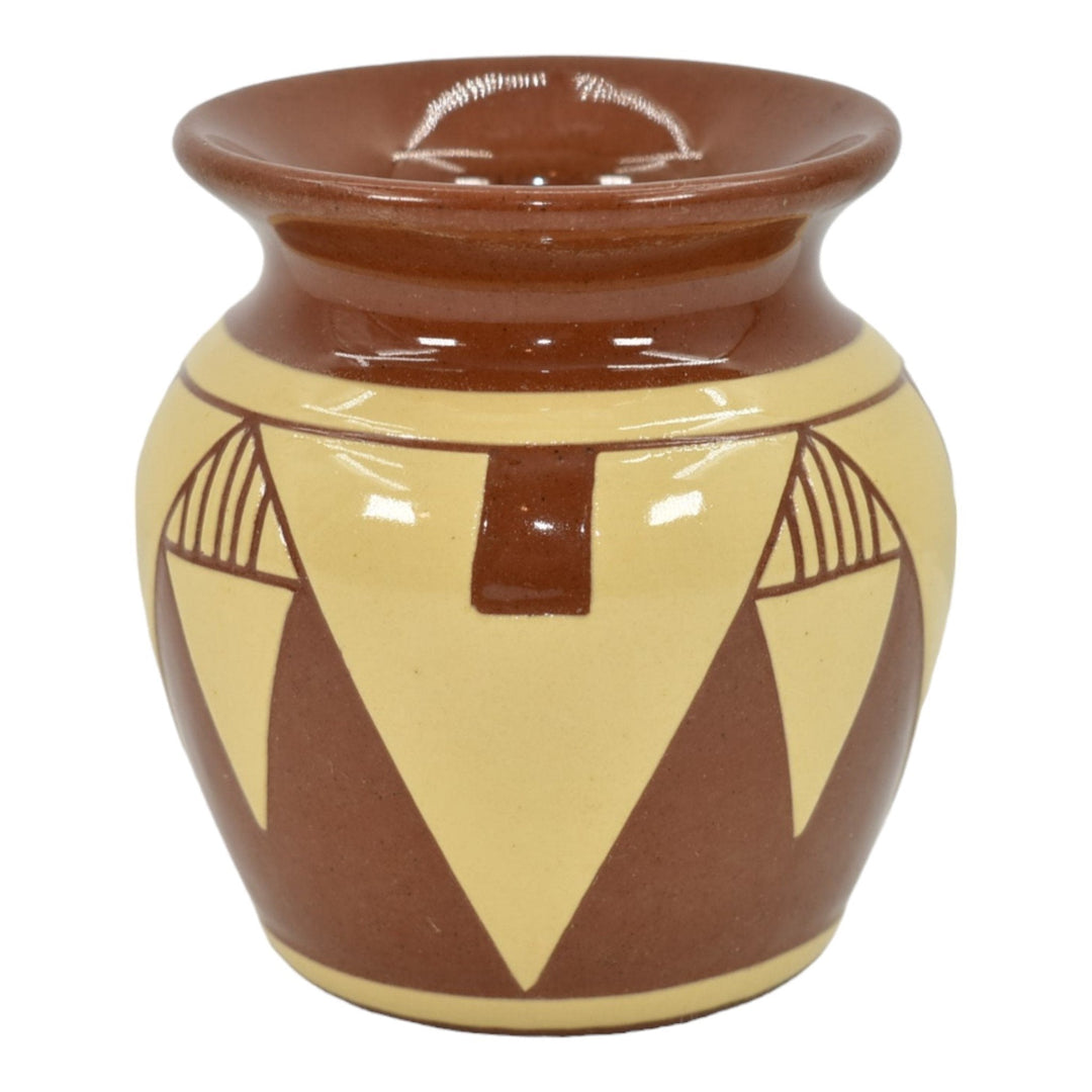 Pine Ridge Sioux Dakota Art Pottery Hand Made Brown Geometric Design Vase Talbot