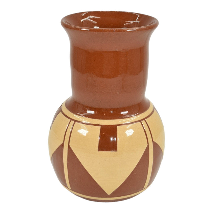Pine Ridge Sioux Dakota Art Pottery Hand Made Brown Native American Vase Irving