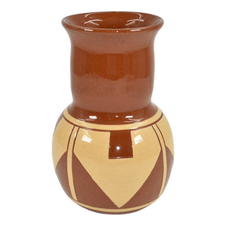 Pine Ridge Sioux Dakota Art Pottery Hand Made Brown Native American Vase Irving