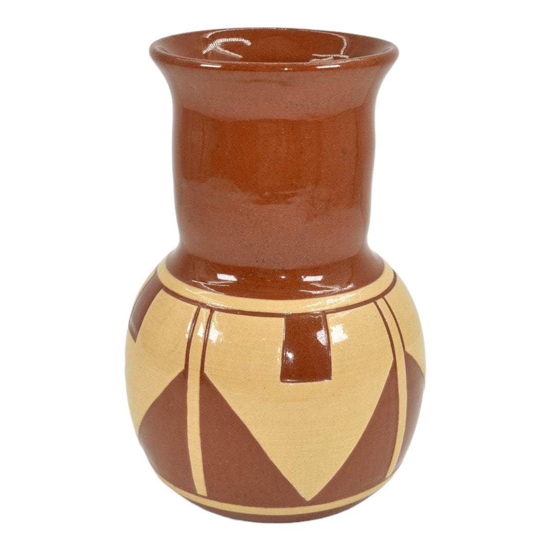 Pine Ridge Sioux Dakota Art Pottery Hand Made Brown Native American Vase Irving