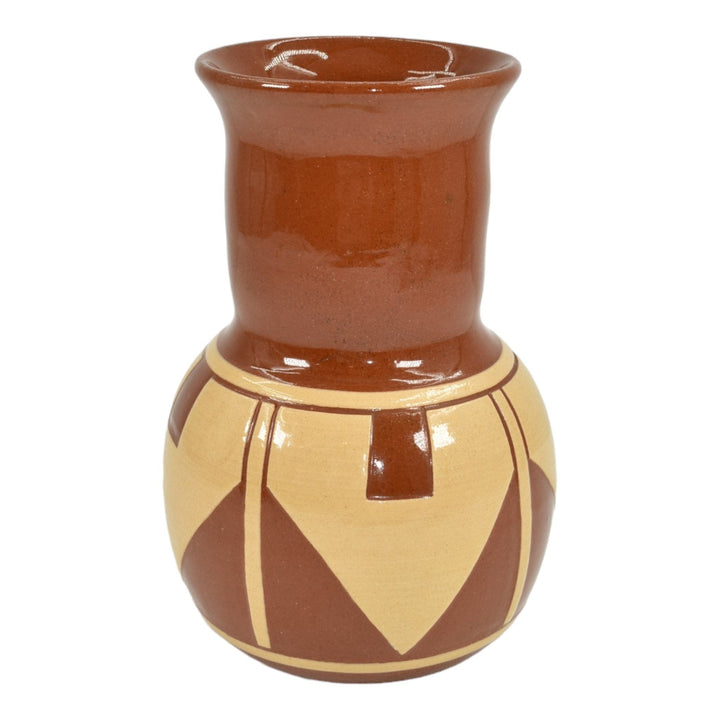Pine Ridge Sioux Dakota Art Pottery Hand Made Brown Native American Vase Irving