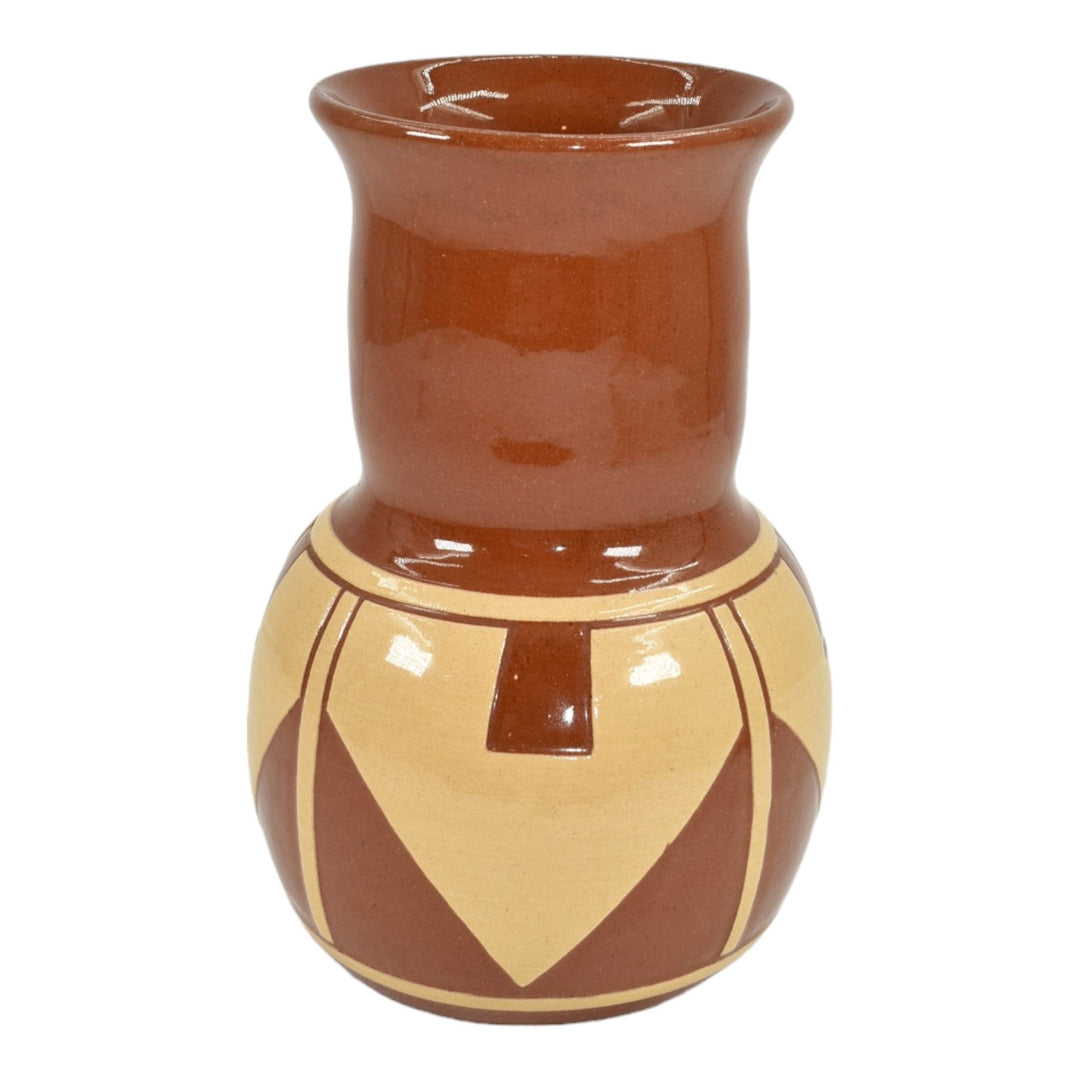 Pine Ridge Sioux Dakota Art Pottery Hand Made Brown Native American Vase Irving