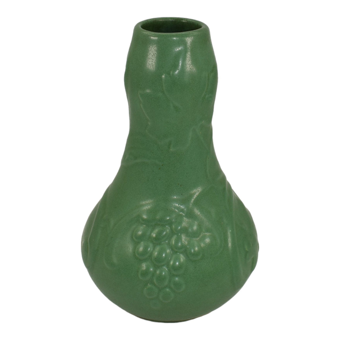 Roseville Chloron Matte Green 1905 Arts And Crafts Pottery Grapes Vase 22-8