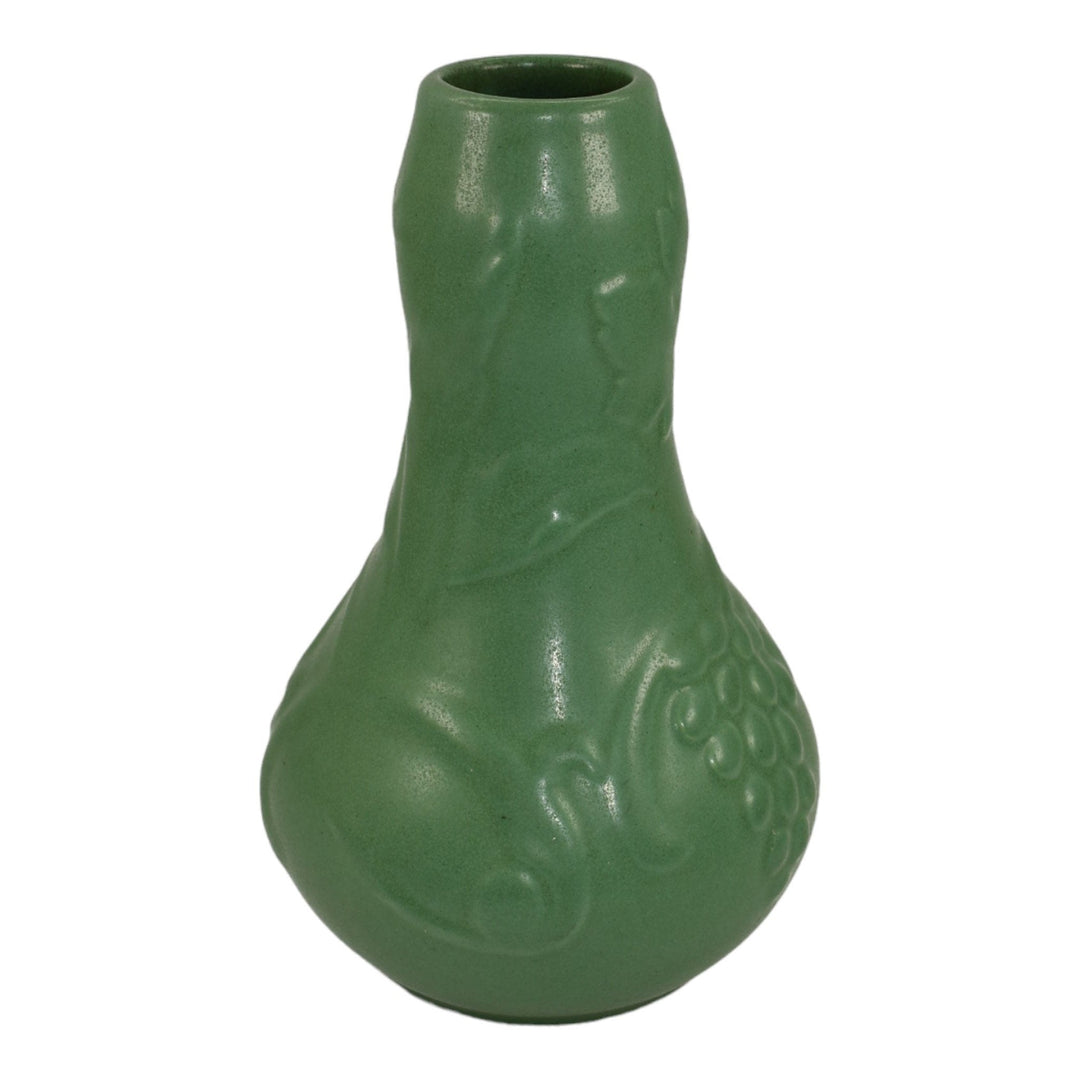 Roseville Chloron Matte Green 1905 Arts And Crafts Pottery Grapes Vase 22-8