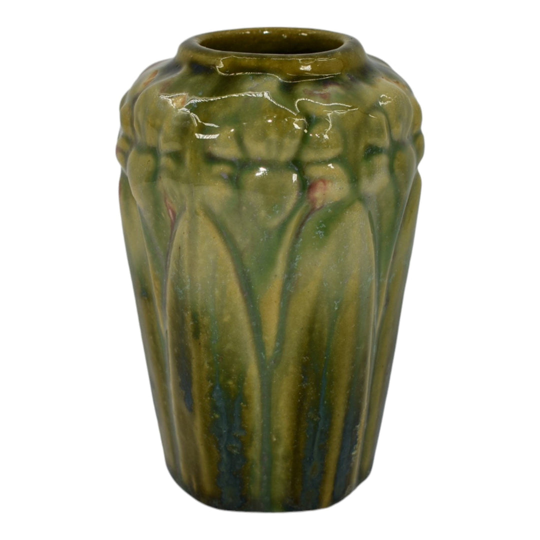 Brush McCoy Majolica Amaryllis 1926 Art Pottery Green Ceramic Vase 082